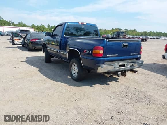 2002 Chevrolet Silverado 1500 LS z VIN 1GCEK14T42Z307678, wystawiony jako IAAI lot #43248833 z przebiegiem 210 671 mil mil oraz . Historia ofert i sprzedaży dostępna na DreamBid. Obrazek 3.