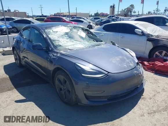 ✅ 2023 Tesla Model 3 Long Range • VIN: 5YJ3E1EB4PF670970 • Lot: 39227851. Wystawiony na IAAI z przebiegiem 16 904 mil. Bezpłatny archiwum sprzedaży aukcyjnych z USA i szczegółowy raport historii pojazdu na DreamBid. Zdjęcie 1.