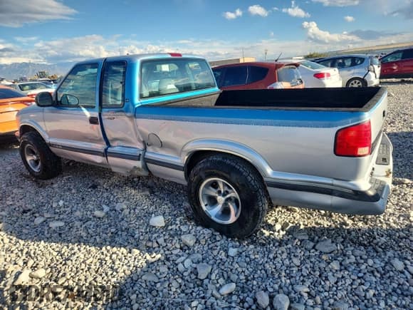 ✅ 1995 Chevrolet S-10 • VIN: 1GCCT19Z3S8127423 • Lot: 85138325. Wystawiony na Copart z przebiegiem 134 903 mil. Bezpłatny archiwum sprzedaży aukcyjnych z USA i szczegółowy raport historii pojazdu na DreamBid. Zdjęcie 2.