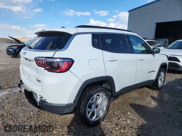 2025 Jeep Compass Latitude z VIN 3C4NJDBNXST547138, wystawiony jako Copart lot #86244235 z przebiegiem 18 706 mil mil oraz Nie do naprawy • Non repairable. Historia ofert i sprzedaży dostępna na DreamBid. Obrazek 3.