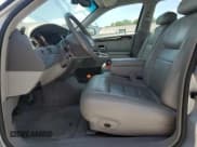 ✅ 2001 Lincoln Town Car Executive • VIN: 1LNHM81W21Y722870 • Lot: 68275275. Wystawiony na Copart z przebiegiem 106 889 mil. Bezpłatny archiwum sprzedaży aukcyjnych z USA i szczegółowy raport historii pojazdu na DreamBid. Zdjęcie 7.