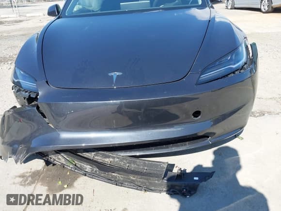 ✅ 2024 Tesla Model 3 • VIN: 5YJ3E1EA1RF740726 • Lot: 43472506. Wystawiony na IAAI z przebiegiem 10 963 mil. Bezpłatny archiwum sprzedaży aukcyjnych z USA i szczegółowy raport historii pojazdu na DreamBid. Zdjęcie 6.