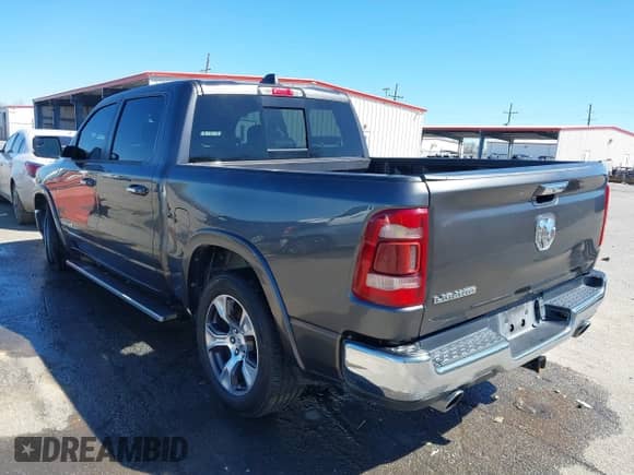 2022 Ram 1500 Laramie z VIN 1C6RREJT8NN337004, wystawiony jako IAAI lot #41700360 z przebiegiem 67 905 mil mil oraz . Historia ofert i sprzedaży dostępna na DreamBid. Obrazek 3.