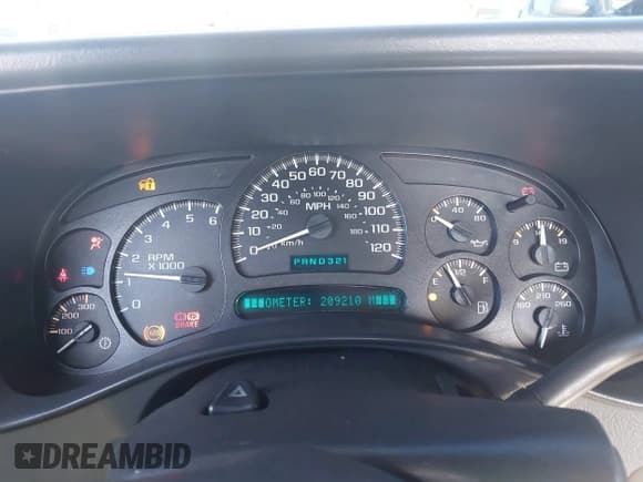 ✅ 2003 Chevrolet Silverado 2500HD LS • VIN: 1GCHK29UX3E134651 • Lot: 43636474. Wystawiony na IAAI z przebiegiem 209 510 mil. Bezpłatny archiwum sprzedaży aukcyjnych z USA i szczegółowy raport historii pojazdu na DreamBid. Zdjęcie 7.