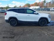 ✅ 2022 GMC Terrain SLE • VIN: 3GKALTEV7NL248682 • Lot: 43652281. Wystawiony na IAAI z przebiegiem 71 374 mil. Bezpłatny archiwum sprzedaży aukcyjnych z USA i szczegółowy raport historii pojazdu na DreamBid. Zdjęcie 13.