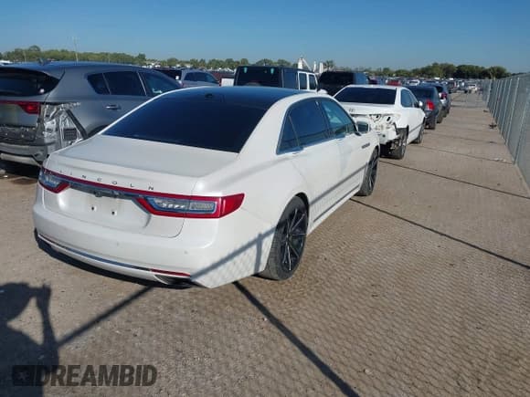 ✅ 2017 Lincoln Continental Reserve • VIN: 1LN6L9NC1H5609441 • Lot: 43482474. Listed on IAAI with 201,890 mi. Free auction sales archive from the USA and detailed vehicle history report at DreamBid. Image 4.