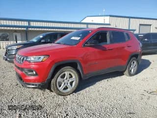 ✅ 2023 Jeep Compass Altitude • VIN: 3C4NJDBN9PT560261 • Lot: 47443345. Wystawiony na Copart z przebiegiem Nie podano. Bezpłatny archiwum sprzedaży aukcyjnych z USA i szczegółowy raport historii pojazdu na DreamBid. Zdjęcie 1.