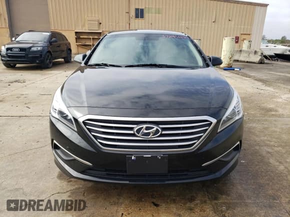 ✅ 2017 Hyundai Sonata SE • VIN: 5NPE24AF4HH575095 • Lot: 37295103. Listed on Copart with 85,330 mi. Free auction sales archive from the USA and detailed vehicle history report at DreamBid. Image 5.