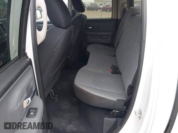 2024 Ram 1500 SLT z VIN 1C6RR7GG3RS157779, wystawiony jako IAAI lot #42488148 z przebiegiem 34 814 mil mil oraz . Historia ofert i sprzedaży dostępna na DreamBid. Obrazek 8.