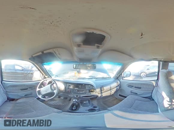 ✅ 2000 Dodge 2500 • VIN: 1B7KF2363YJ135563 • Lot: 81561185. Wystawiony na Copart z przebiegiem 248 411 mil. Bezpłatny archiwum sprzedaży aukcyjnych z USA i szczegółowy raport historii pojazdu na DreamBid. Zdjęcie 15.