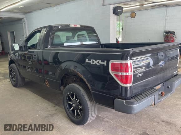 ✅ 2014 Ford F-150 XL • VIN: 1FTMF1EM5EFA86587 • Лот: 60878785. Опубликован ранее на Copart с пробегом 165 549 миль. Бесплатный доступ к архиву аукционных продаж из США и подробный отчёт об истории автомобиля на DreamBid. Изображение 3.