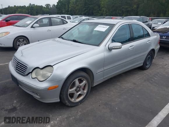 ✅ 2002 Mercedes-Benz C 230/260/280/320 • VIN: WDBRF64J62F146123 • Lot: 43333814. Wystawiony na IAAI z przebiegiem 251 727 mil. Bezpłatny archiwum sprzedaży aukcyjnych z USA i szczegółowy raport historii pojazdu na DreamBid. Zdjęcie 2.