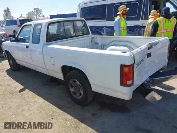 1995 Dodge Dakota z VIN 1B7GL23XXSW932961, wystawiony jako IAAI lot #43375512 z przebiegiem 456 808 mil mil oraz . Historia ofert i sprzedaży dostępna na DreamBid. Obrazek 3.