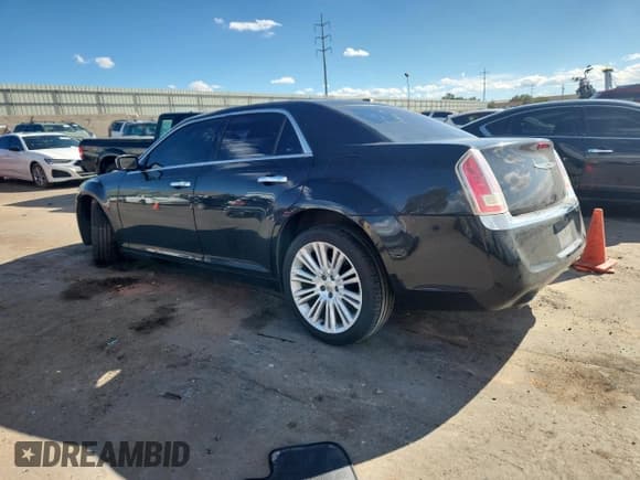 ✅ 2014 Chrysler 300 C • VIN: 2C3CCAET9EH382825 • Лот: 82711195. Опубликован ранее на Copart с пробегом 140 233 миль. Бесплатный доступ к архиву аукционных продаж из США и подробный отчёт об истории автомобиля на DreamBid. Изображение 2.