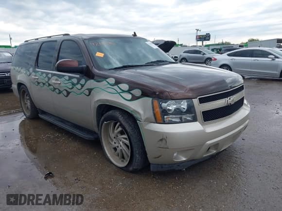 ✅ 2011 Chevrolet Suburban LT • VIN: 1GNSCJE03BR289587 • Lot: 42160401. Listed on IAAI with 204,005 mi. Free auction sales archive from the USA and detailed vehicle history report at DreamBid. Image 1.