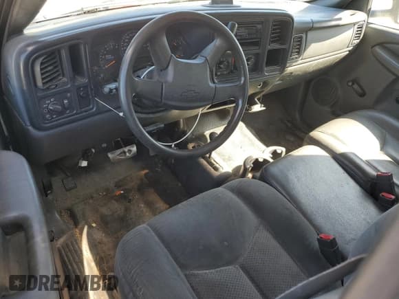 ✅ 2004 Chevrolet Silverado 2500HD LS • VIN: 1GCHK23U04F167615 • Lot: 80763805. Wystawiony na Copart z przebiegiem Nie podano. Bezpłatny archiwum sprzedaży aukcyjnych z USA i szczegółowy raport historii pojazdu na DreamBid. Zdjęcie 8.