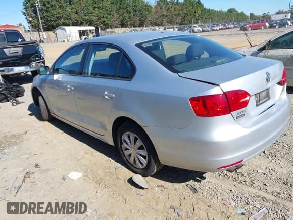 ✅ 2013 Volkswagen Jetta • VIN: 3VW2K7AJXDM259131 • Lot: 43402885. Wystawiony na IAAI z przebiegiem 179 251 mil. Bezpłatny archiwum sprzedaży aukcyjnych z USA i szczegółowy raport historii pojazdu na DreamBid. Zdjęcie 3.