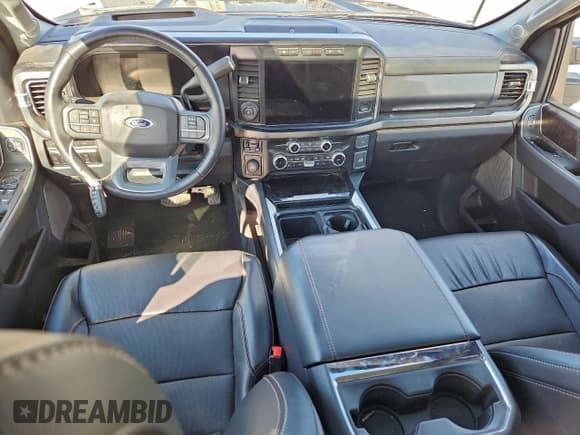 ✅ 2024 Ford F-250 Lariat • VIN: 1FT8W2BT0REC27595 • Lot: 96511045. Wystawiony na Copart z przebiegiem 6 745 mil. Bezpłatny archiwum sprzedaży aukcyjnych z USA i szczegółowy raport historii pojazdu na DreamBid. Zdjęcie 8.