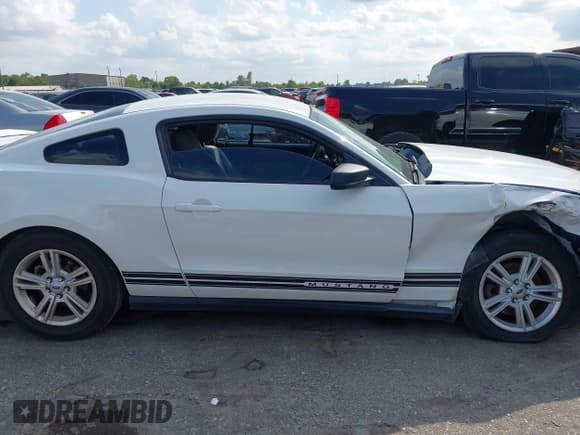 ✅ 2012 Ford Mustang V6 • VIN: 1ZVBP8AM8C5283773 • Lot: 43560167. Listed on IAAI with 126,880 mi. Free auction sales archive from the USA and detailed vehicle history report at DreamBid. Image 13.