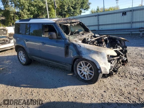 ✅ 2024 Land Rover Defender S • VIN: SALEJ7EX4R2274751 • Lot: 73296374. Wystawiony na Copart z przebiegiem Nie podano. Bezpłatny archiwum sprzedaży aukcyjnych z USA i szczegółowy raport historii pojazdu na DreamBid. Zdjęcie 4.