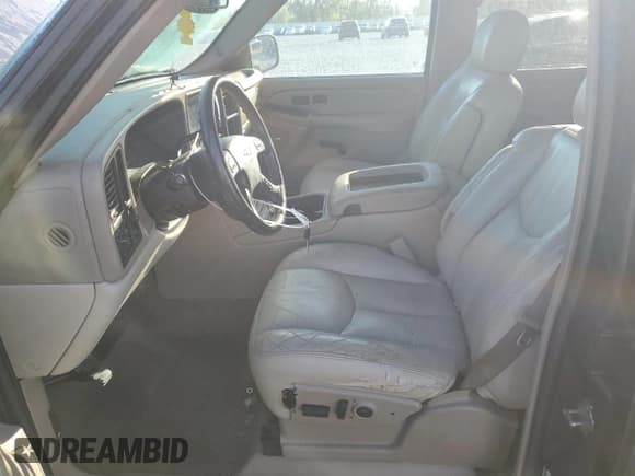 ✅ 2005 Chevrolet Suburban LT • VIN: 3GNEC16Z75G186381 • Лот: 74492794. Опубликован ранее на Copart с пробегом 205 932 миль. Бесплатный доступ к архиву аукционных продаж из США и подробный отчёт об истории автомобиля на DreamBid. Изображение 7.