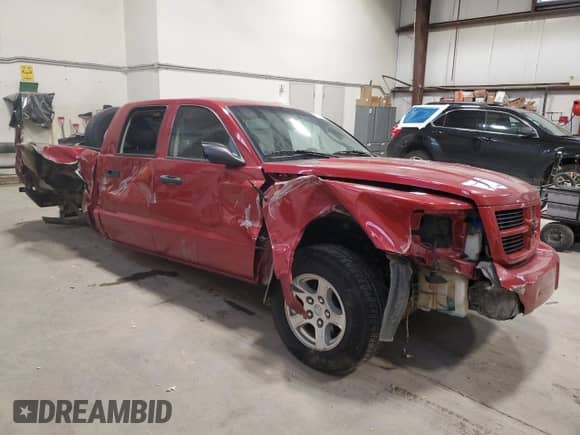 2008 Dodge Dakota z VIN 1D7HW38N38S535025, wystawiony jako Copart lot #77204754 z przebiegiem 245 225 mil mil oraz Szkoda całkowita • Salvage title. Historia ofert i sprzedaży dostępna na DreamBid. Obrazek 4.