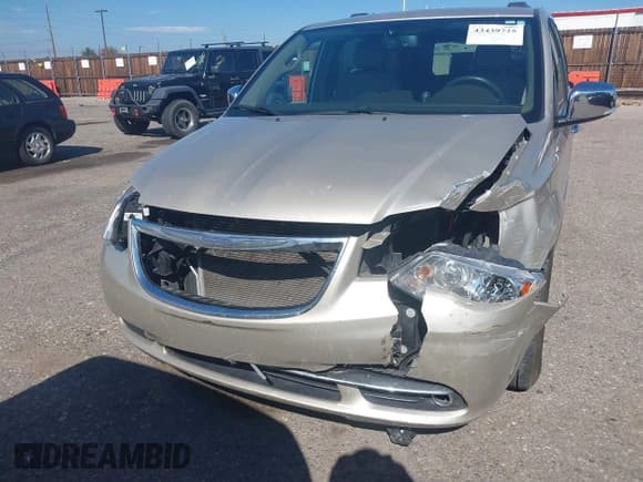 ✅ 2015 Chrysler Town & Country Touring L • VIN: 2C4RC1CG8FR755277 • Lot: 43439725. Wystawiony na IAAI z przebiegiem 91 303 mil. Bezpłatny archiwum sprzedaży aukcyjnych z USA i szczegółowy raport historii pojazdu na DreamBid. Zdjęcie 6.