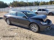 ✅ 2017 Volkswagen Passat S • VIN: 1VWAT7A36HC019706 • Лот: 91376975. Опубликован ранее на Copart с пробегом 226 550 миль. Бесплатный доступ к архиву аукционных продаж из США и подробный отчёт об истории автомобиля на DreamBid. Изображение 4.