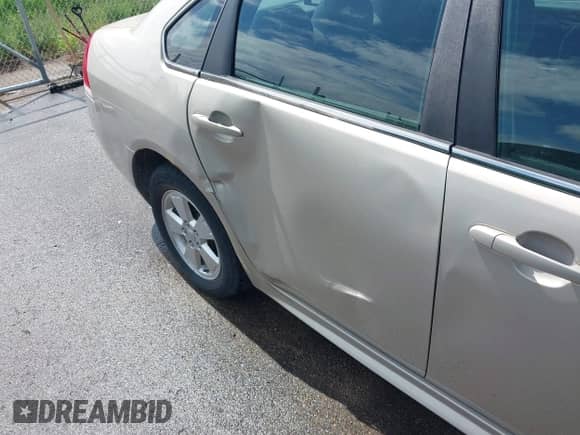 2010 Chevrolet Impala LT z VIN 2G1WB5EK6A1196374, wystawiony jako IAAI lot #43120022 z przebiegiem 103 252 mil mil oraz . Historia ofert i sprzedaży dostępna na DreamBid. Obrazek 12.