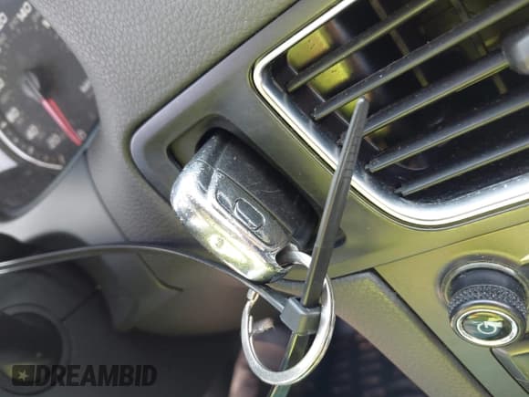 ✅ 2012 Audi Q5 Premium • VIN: WA1CFAFP1CA068824 • Lot: 42631023. Listed on IAAI with 128,155 mi. Free auction sales archive from the USA and detailed vehicle history report at DreamBid. Image 11.