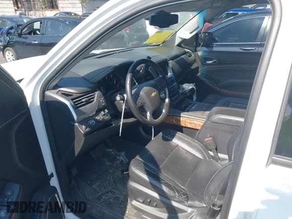 ✅ 2020 Chevrolet Tahoe Premier • VIN: 1GNSKCKJ4LR280863 • Lot: 43518429. Wystawiony na IAAI z przebiegiem 103 068 mil. Bezpłatny archiwum sprzedaży aukcyjnych z USA i szczegółowy raport historii pojazdu na DreamBid. Zdjęcie 18.