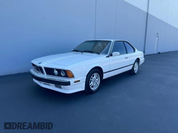 ✅ 1988 BMW 6 Series • VIN: WBAEC8418J3266779 • Лот: 81002764. Опубликован ранее на Copart с пробегом 186 859 миль. Бесплатный доступ к архиву аукционных продаж из США и подробный отчёт об истории автомобиля на DreamBid. Изображение 2.