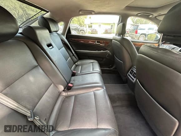 ✅ 2014 Hyundai Equus Signature • VIN: KMHGH4JH8EU090304 • Lot: 90951035. Listed on Copart with 70,388 mi. Free auction sales archive from the USA and detailed vehicle history report at DreamBid. Image 6.