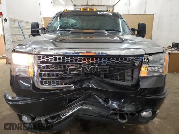 ✅ 2013 GMC Sierra 3500HD SRW Denali • VIN: 1GT426E86DF136472 • Lot: 80030454. Wystawiony na Copart z przebiegiem 121 678 mil. Bezpłatny archiwum sprzedaży aukcyjnych z USA i szczegółowy raport historii pojazdu na DreamBid. Zdjęcie 5.