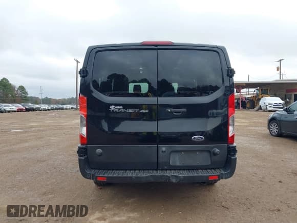 ✅ 2019 Ford Transit • VIN: 1FTYR2YM3KKA96824 • Lot: 41088013. Wystawiony na IAAI z przebiegiem 137 331 mil. Bezpłatny archiwum sprzedaży aukcyjnych z USA i szczegółowy raport historii pojazdu na DreamBid. Zdjęcie 16.