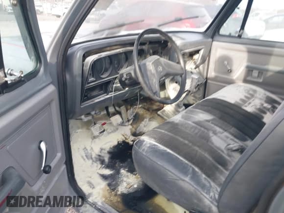 ✅ 1988 Dodge D/W 100 • VIN: 1B7FD04X9JS676023 • Lot: 40746708. Listed on IAAI with 98,215 mi. Free auction sales archive from the USA and detailed vehicle history report at DreamBid. Image 6.