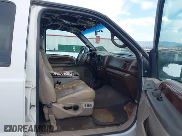 ✅ 2002 Ford F-350 XL • VIN: 1FTSW31F22EA94982 • Lot: 43188635. Wystawiony na IAAI z przebiegiem 250 347 mil. Bezpłatny archiwum sprzedaży aukcyjnych z USA i szczegółowy raport historii pojazdu na DreamBid. Zdjęcie 5.