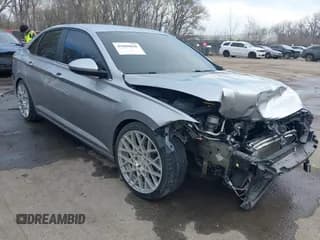 ✅ 2021 Volkswagen Jetta S • VIN: 3VWN57BU0MM023021 • Lot: 41860040. Wystawiony na IAAI z przebiegiem 57 755 mil. Bezpłatny archiwum sprzedaży aukcyjnych z USA i szczegółowy raport historii pojazdu na DreamBid. Zdjęcie 1.