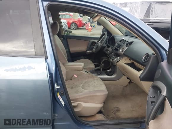 ✅ 2008 Toyota RAV4 • VIN: JTMZD33V786055929 • Lot: 43704721. Listed on IAAI with 210,943 mi. Free auction sales archive from the USA and detailed vehicle history report at DreamBid. Image 5.