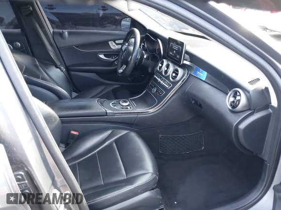 ✅ 2017 Mercedes-Benz C 300 • VIN: 55SWF4KB6HU198528 • Lot: 43802756. Wystawiony na IAAI z przebiegiem 101 130 mil. Bezpłatny archiwum sprzedaży aukcyjnych z USA i szczegółowy raport historii pojazdu na DreamBid. Zdjęcie 5.