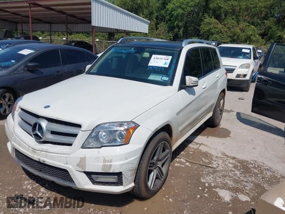 ✅ 2011 Mercedes-Benz GLK 350 • VIN: WDCGG8HB7BF617811 • Lot: 43035760. Listed on IAAI with 283,879 mi. Free auction sales archive from the USA and detailed vehicle history report at DreamBid. Image 6.