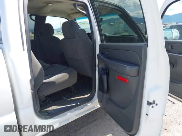 ✅ 2006 Chevrolet Silverado 2500HD LT3 • VIN: 1GCHK23G96F263885 • Лот: 42560573. Опубликован ранее на IAAI с пробегом 122 242 миль. Бесплатный доступ к архиву аукционных продаж из США и подробный отчёт об истории автомобиля на DreamBid. Изображение 8.