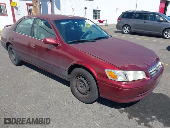 ✅ 2001 Toyota Camry CE • VIN: 4T1BG22K51U074583 • Lot: 43044034. Wystawiony na IAAI z przebiegiem 175 547 mil. Bezpłatny archiwum sprzedaży aukcyjnych z USA i szczegółowy raport historii pojazdu na DreamBid. Zdjęcie 1.