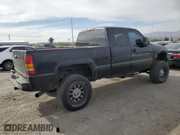 ✅ 2007 GMC Sierra 2500HD SLE1 • VIN: 1GTHK29D37E106700 • Лот: 51186525. Опубликован ранее на Copart с пробегом 392 749 миль. Бесплатный доступ к архиву аукционных продаж из США и подробный отчёт об истории автомобиля на DreamBid. Изображение 3.