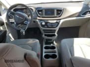 ✅ 2019 Chrysler Pacifica L • VIN: 2C4RC1AG3KR630569 • Lot: 62184745. Wystawiony na Copart z przebiegiem 63 059 mil. Bezpłatny archiwum sprzedaży aukcyjnych z USA i szczegółowy raport historii pojazdu na DreamBid. Zdjęcie 8.