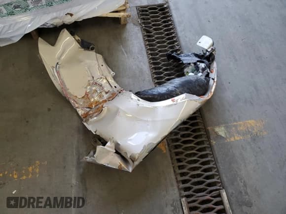 ✅ 2015 Jeep Grand Cherokee Overland • VIN: 1C4RJFCG7FC673181 • Lot: 46527875. Listed on Copart with 124,503 mi. Free auction sales archive from the USA and detailed vehicle history report at DreamBid. Image 15.