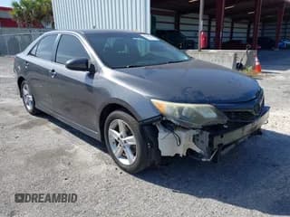 ✅ 2014 Toyota Camry LE • VIN: 4T1BF1FK8EU340028 • Lot: 43619982. Wystawiony na IAAI z przebiegiem 214 774 mil. Bezpłatny archiwum sprzedaży aukcyjnych z USA i szczegółowy raport historii pojazdu na DreamBid. Zdjęcie 1.