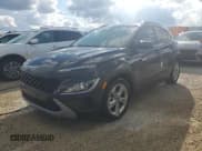 ✅ 2023 Hyundai Kona SEL • VIN: KM8K62ABXPU990351 • Лот: 73984334. Опубликован ранее на Copart с пробегом 14 506 миль. Бесплатный доступ к архиву аукционных продаж из США и подробный отчёт об истории автомобиля на DreamBid. Изображение 1.