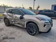 ✅ 2025 Nissan Rogue Platinum • VIN: JN8BT3DD7SW470738 • Lot: 81264375. Listed on Copart with 1,870 mi. Free auction sales archive from the USA and detailed vehicle history report at DreamBid. Image 4.