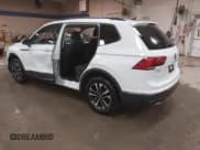 ✅ 2022 Volkswagen Tiguan S • VIN: 3VV0B7AX1NM066089 • Lot: 41686335. Wystawiony na IAAI z przebiegiem 64 115 mil. Bezpłatny archiwum sprzedaży aukcyjnych z USA i szczegółowy raport historii pojazdu na DreamBid. Zdjęcie 3.